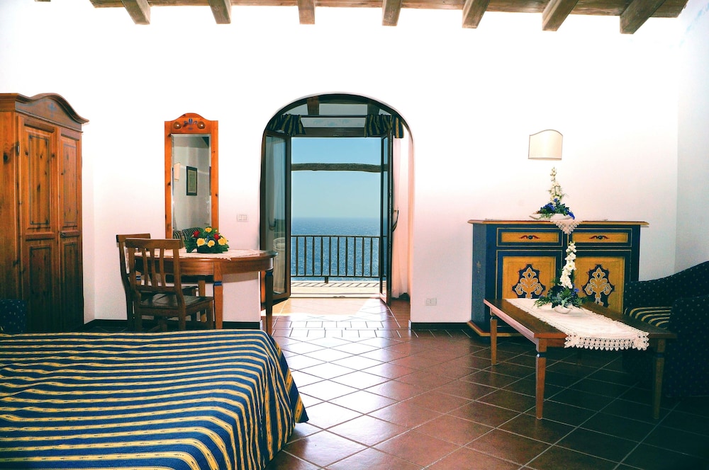 Studio, Sea View