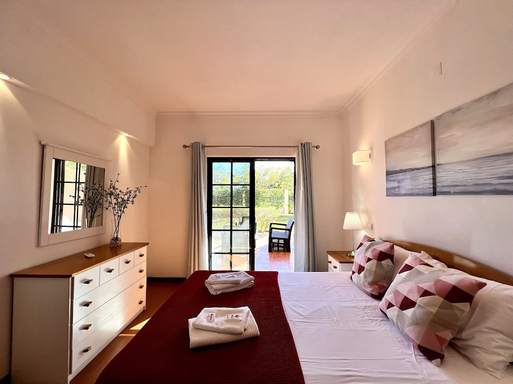 Apartment, 2 Bedrooms, Pool Access photo 3