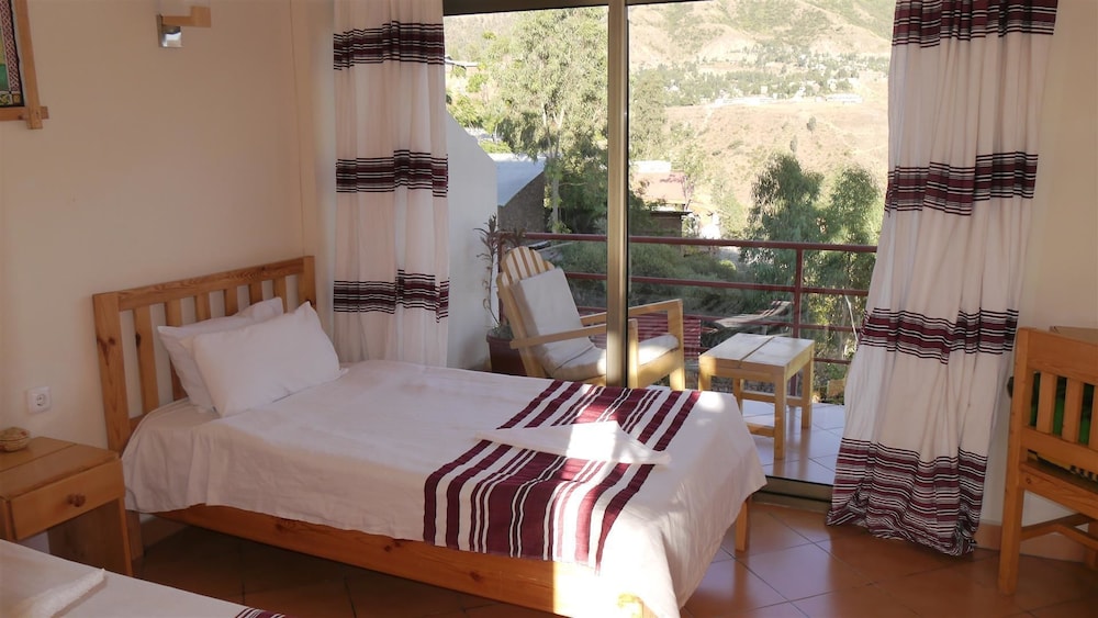 Standard Single Room, Balcony, Mountain View