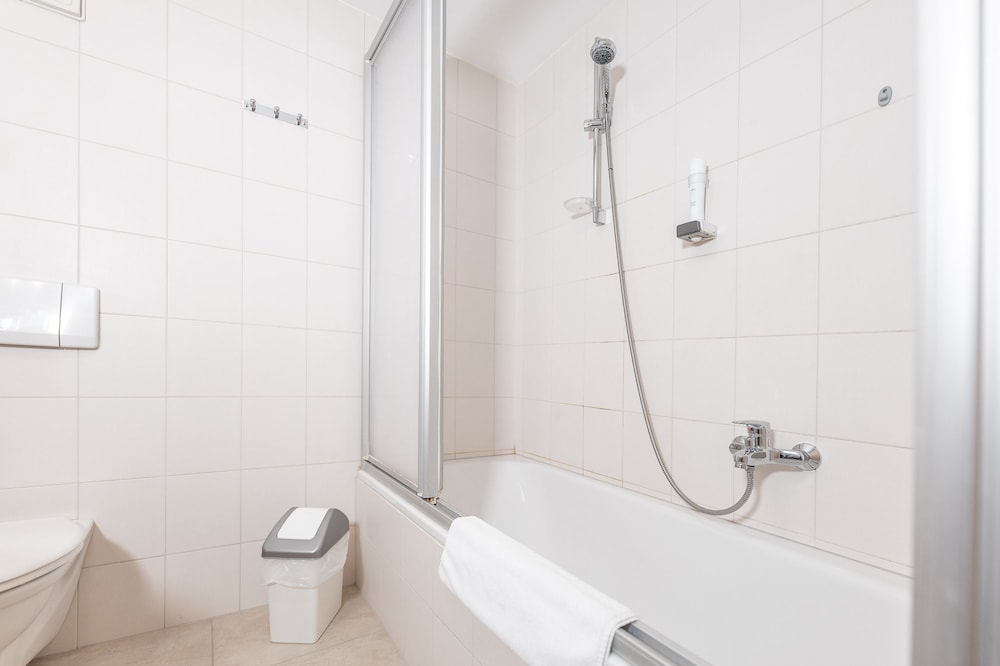 Standard Double Room, Ensuite - Photo 5