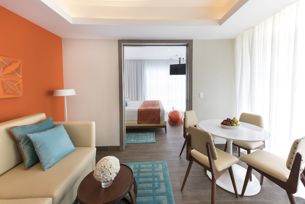 Suite, Ocean View (SWANK) photo 2