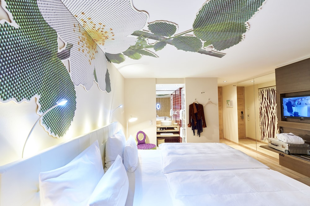 Double Room, 1 Double Bed (Garden) photo 2