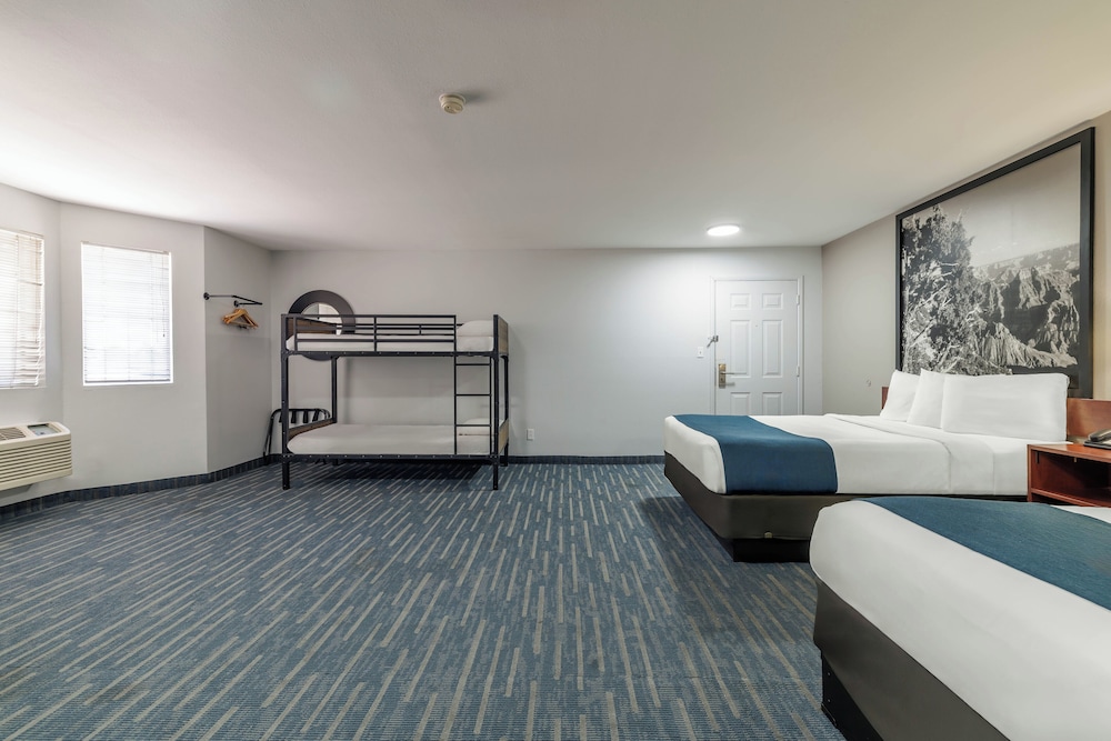 Suite, Multiple Beds, Non Smoking (Efficiency) - Photo 2