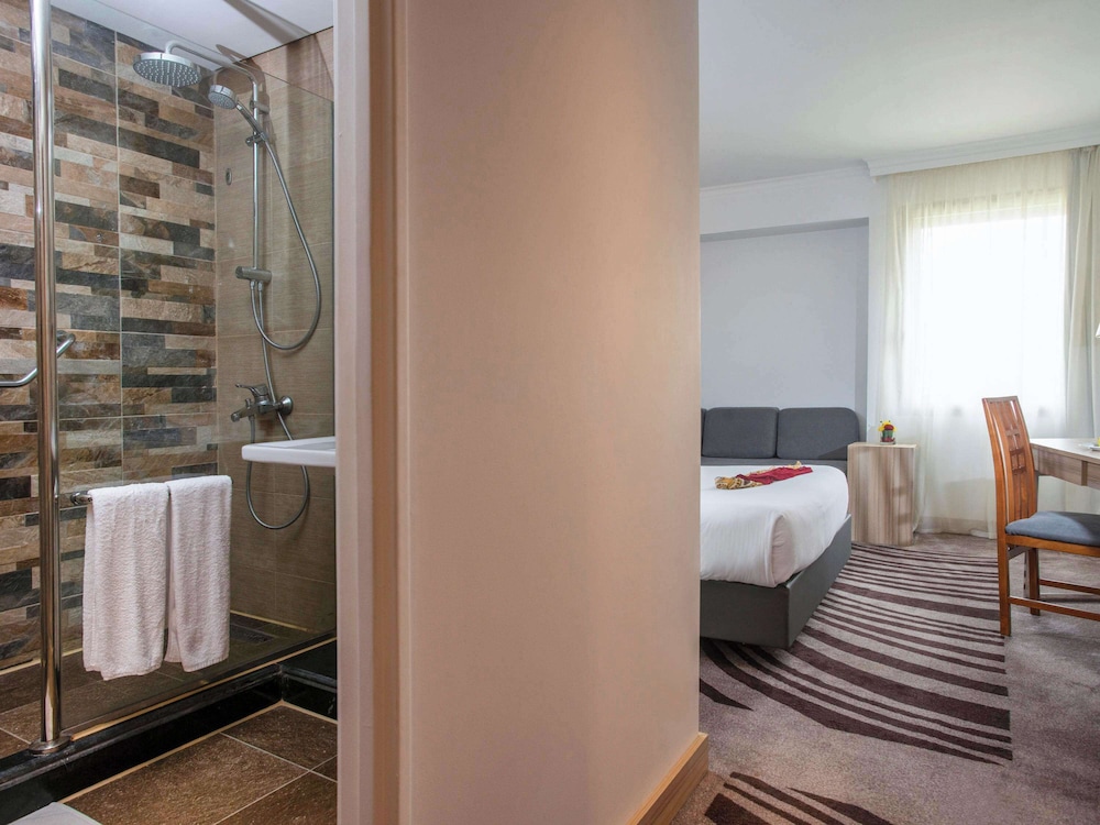 Superior Room with 2 single beds, Pool Side