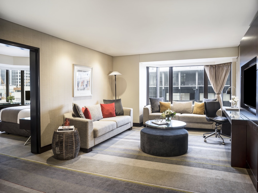 Suite, 1 Bedroom, City View (Dining)