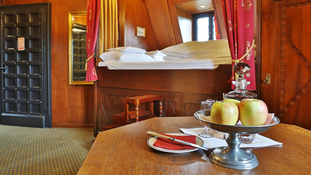 Romantic Double Room, 1 Queen Bed, Tower photo 2