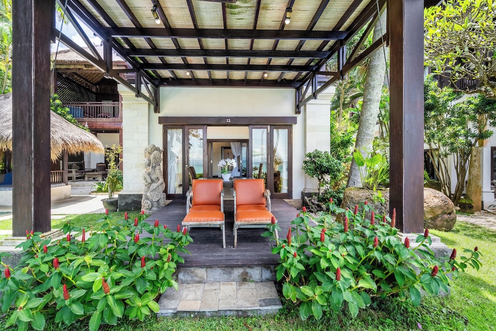 4 Bedrooms, Separate Entrances Beachfront Group Stay - Photo 29