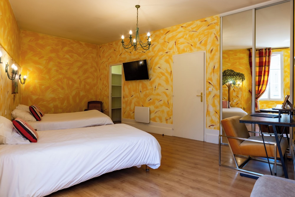 Standard Triple Room, 1 Bedroom, Private Bathroom photo 3