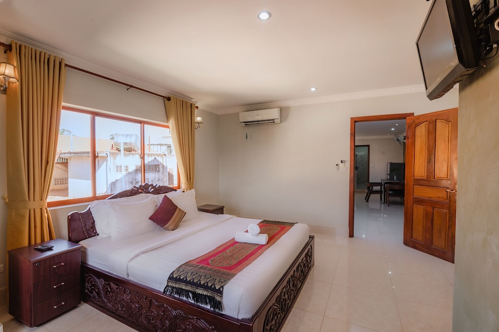 Family Room, 2 Bedrooms - Photo 4