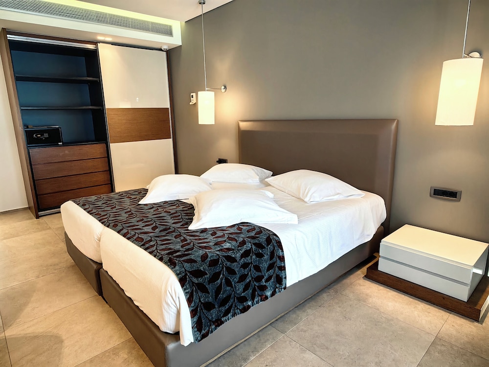 Executive Suite with Two Bedrooms Swim-up with Sharing Pool - Photo 7