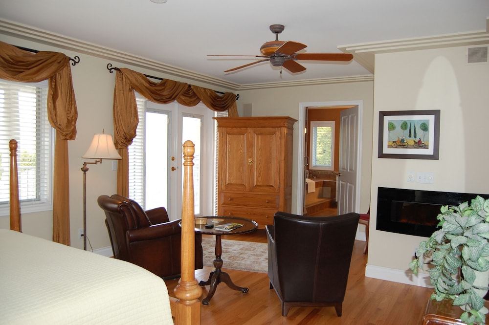Lakeview photo 3