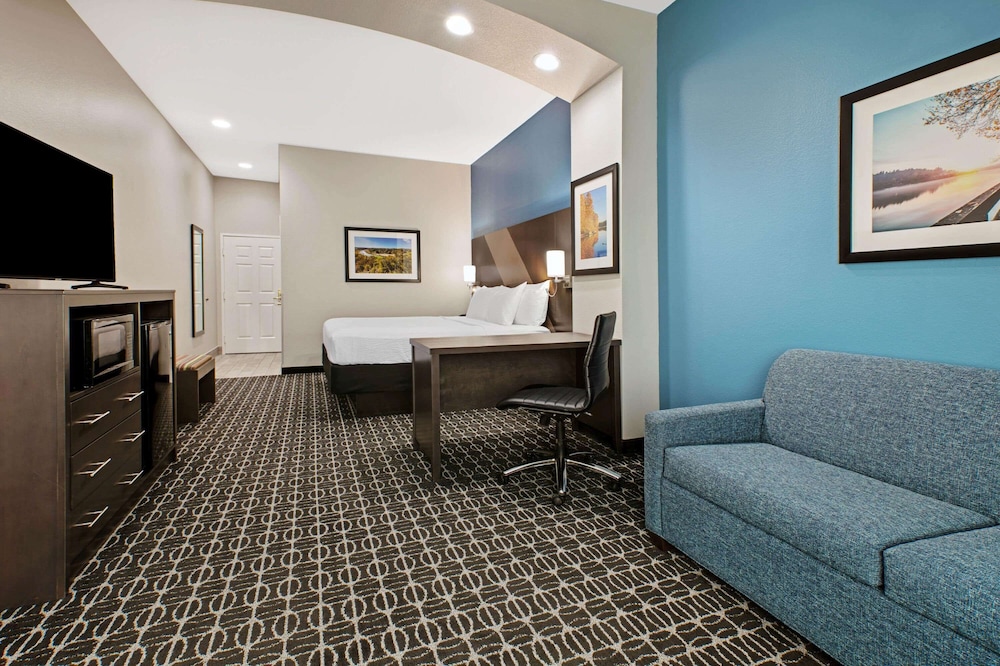 Deluxe Room, 1 King Bed, Non Smoking - Photo 1