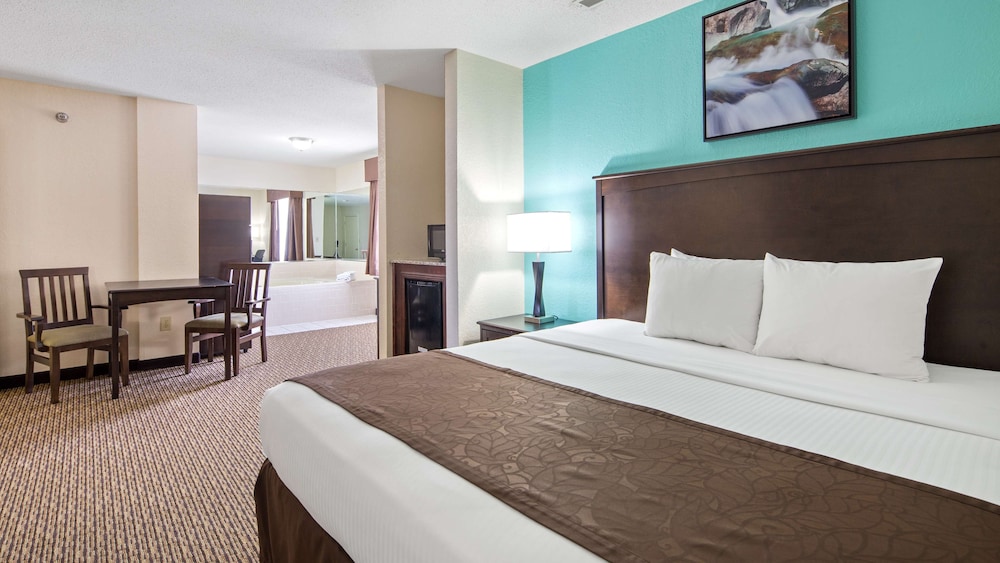 Suite, 1 King Bed, Non Smoking, Jetted Tub (Oversized Room;With Sofabed)