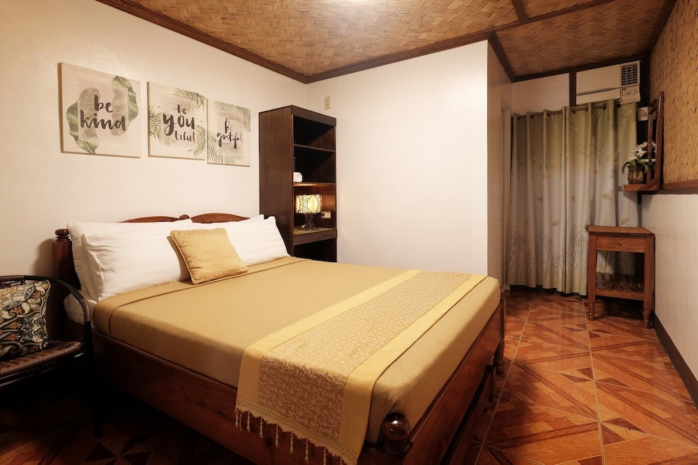 Standard Room, 1 Queen Bed photo 2
