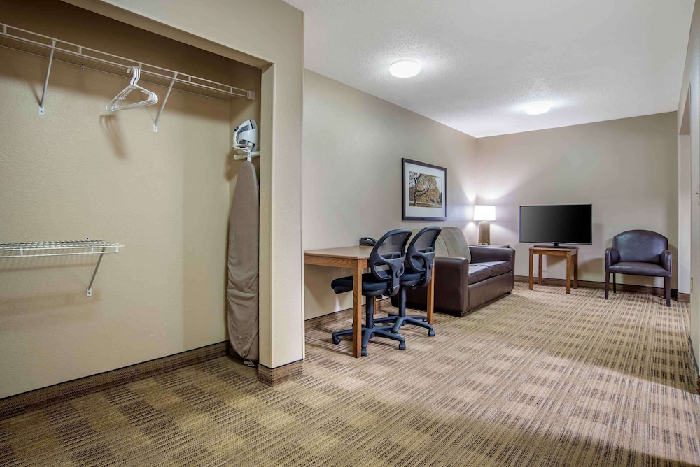 Room, 1 Queen Bed with Sofa bed, Accessible, Non Smoking photo 3