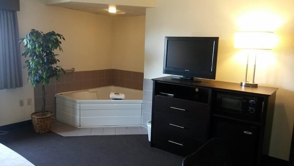 Studio Suite, 1 King Bed with Sofa bed, Non Smoking (Jetted Tub) photo 3