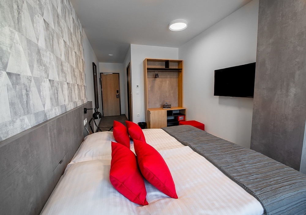 Double Room - Photo 9