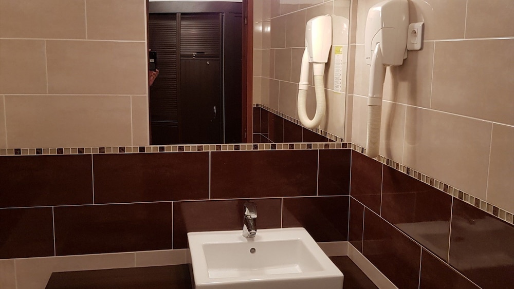 Double or Twin Room - Photo 6
