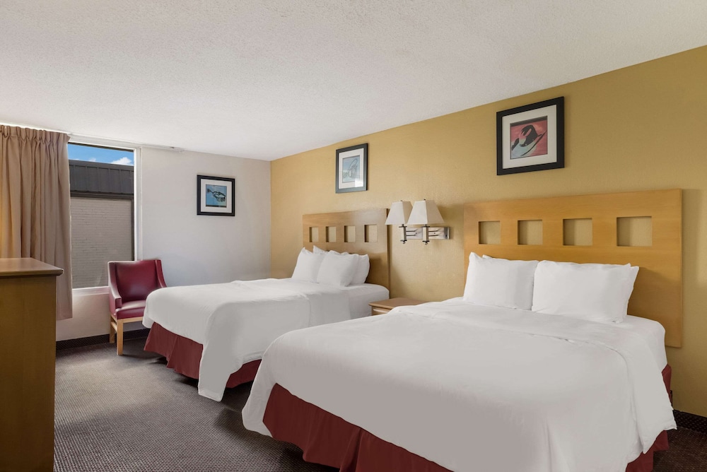 Standard Room, 2 Queen Beds, Non Smoking - Photo 3