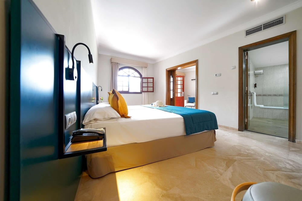 Suite (3)
