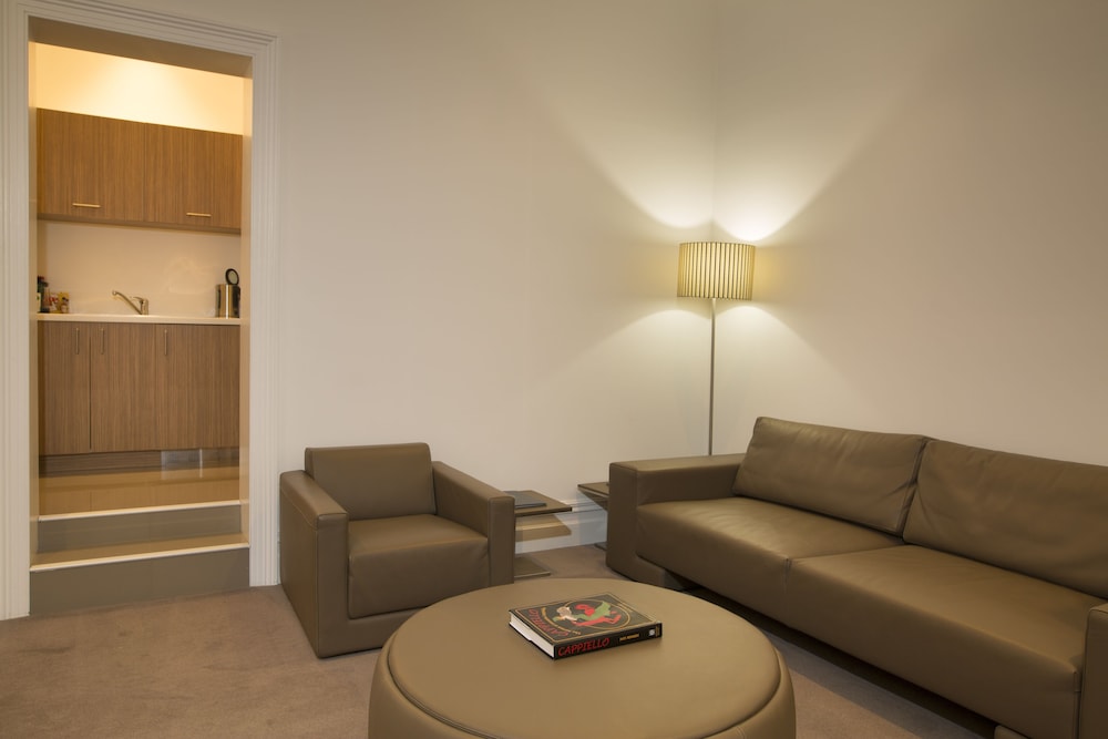 Standard Room, Non Smoking, Kitchenette (King Suite) photo 3
