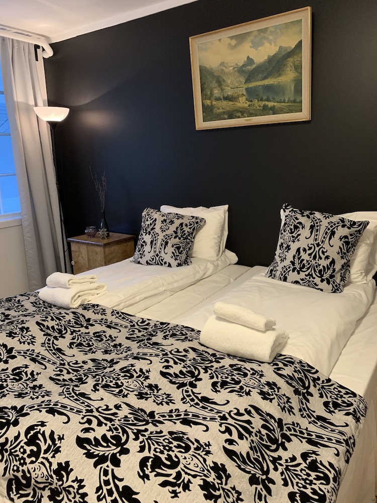 Apartment, 2 Bedrooms, Lake View photo 2