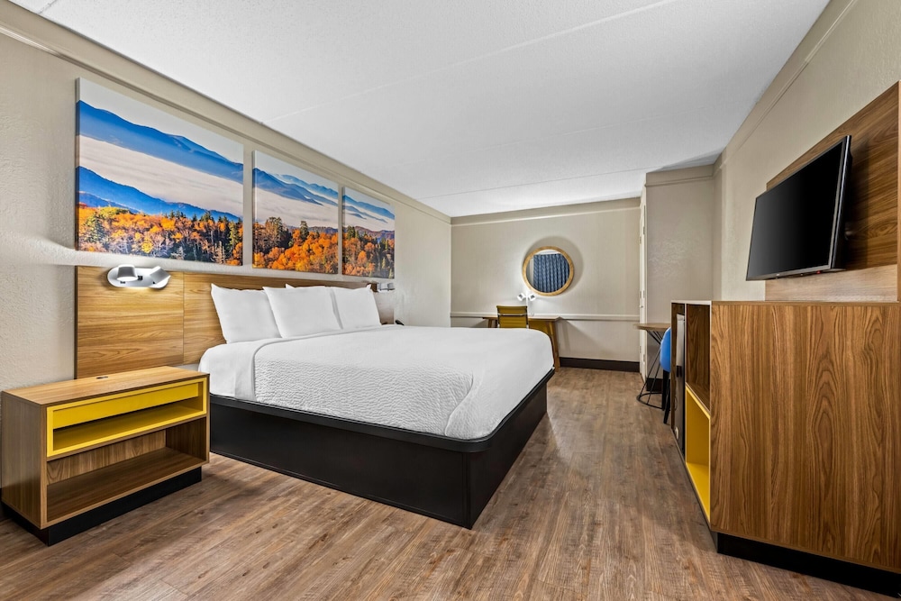 Standard Room, 1 King Bed - Photo 3