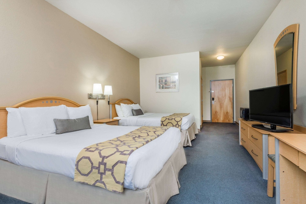 Room, 2 Queen Beds - Photo 4