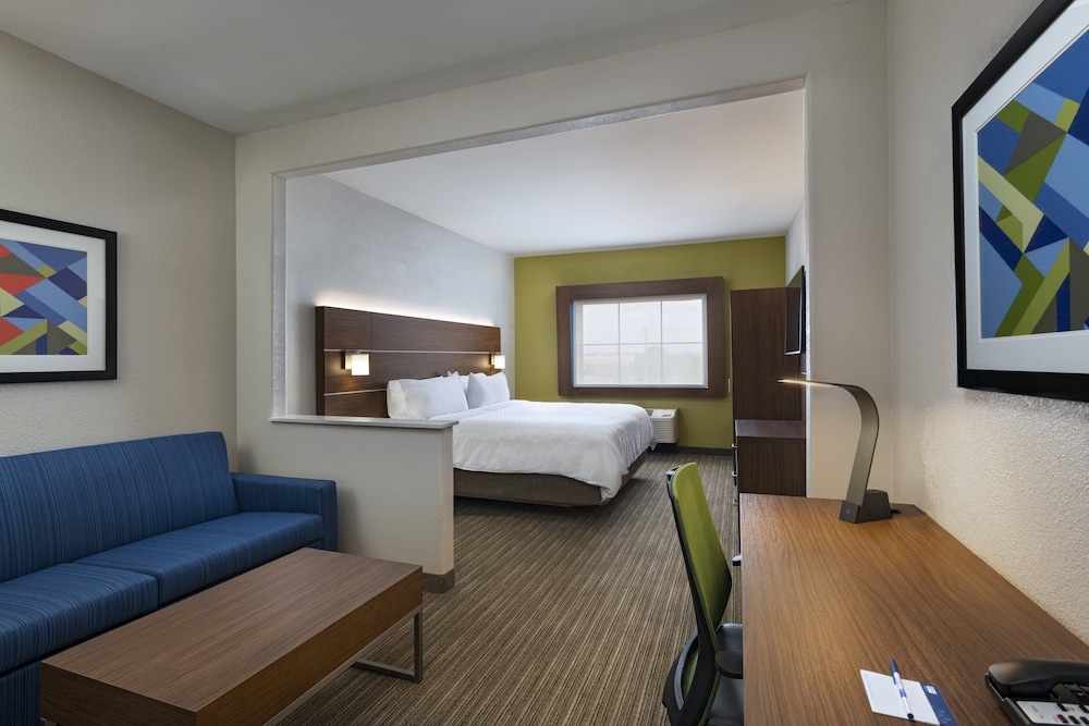 Suite, 1 King Bed, Accessible (Mobil Access Tub) - Photo 1