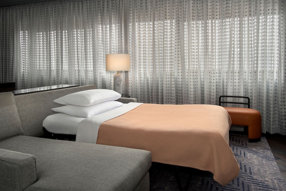 Executive Suite, 1 King Bed with Sofa bed - Photo 3