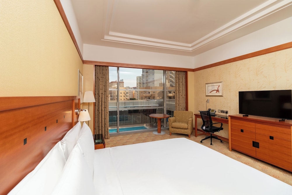 Room, 1 King Bed, Accessible, Pool View - Photo 4