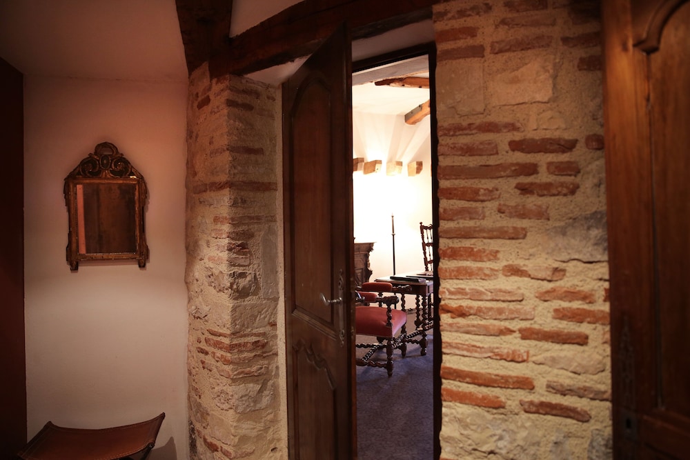 Deluxe Room - Photo 6