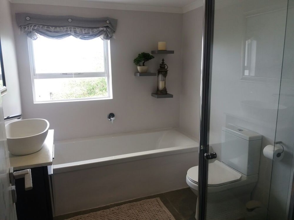 Suite, 2 Bedrooms, Private Bathroom, Ocean View photo 2