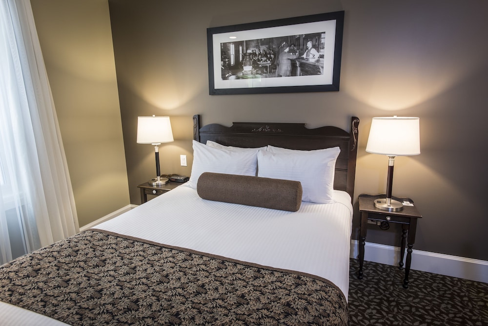 Standard Room, 1 Queen Bed (Budget 1 Queen (Above Pub))