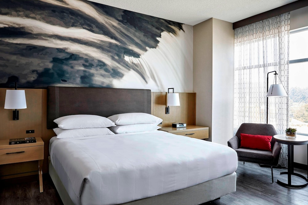 Club Room, 1 King Bed (Hearing Accessible) - Photo 6