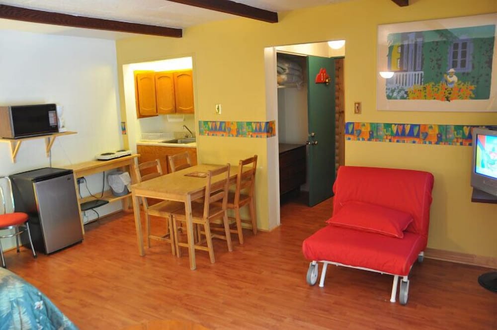 Studio, Multiple Beds, Kitchenette