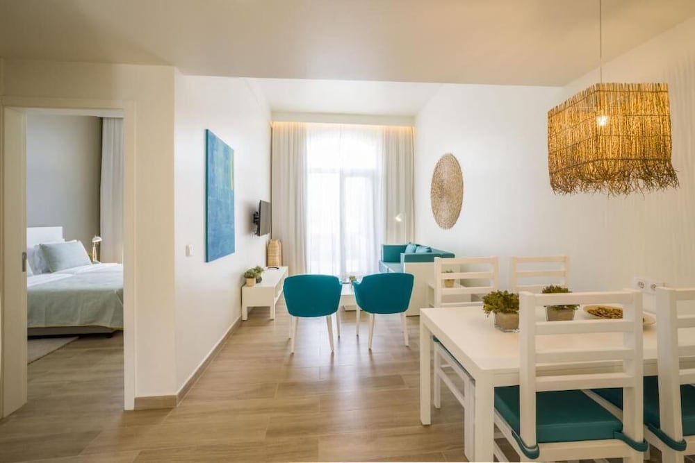 Family Double or Twin Room, Bay View photo 3