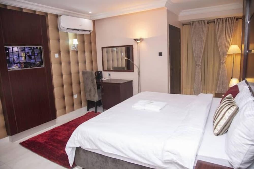Economy Room, Balcony, City View photo 3