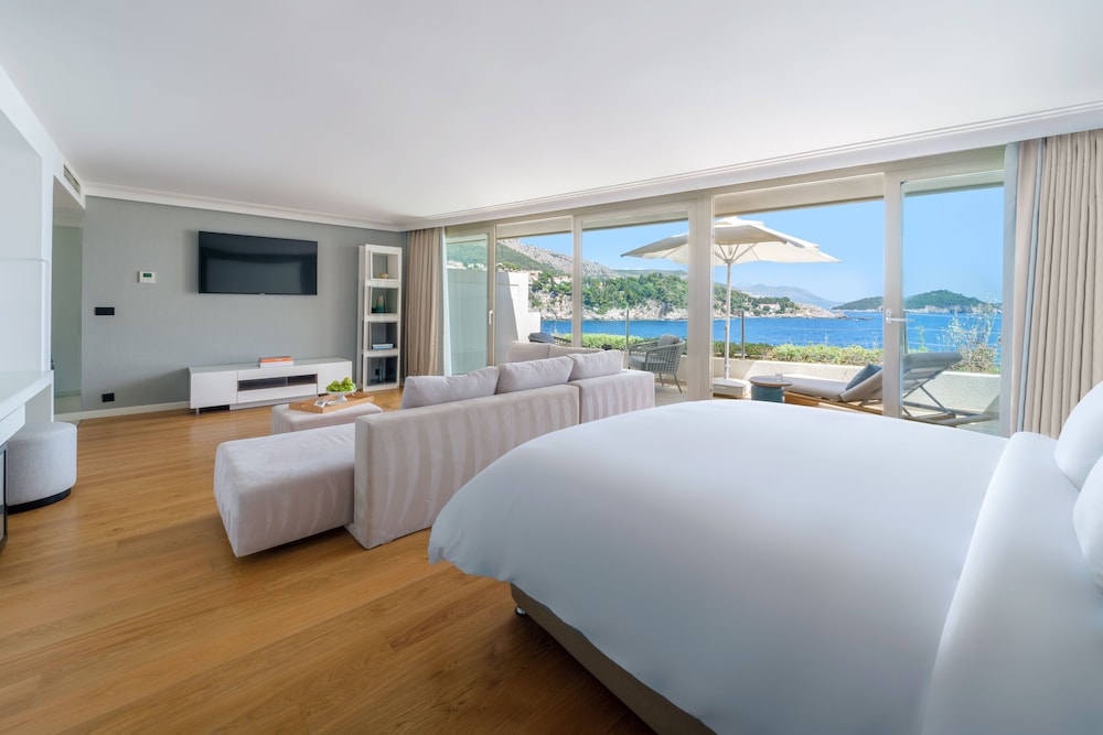 Suite, 1 King Bed, Balcony, Sea View (Spa)
