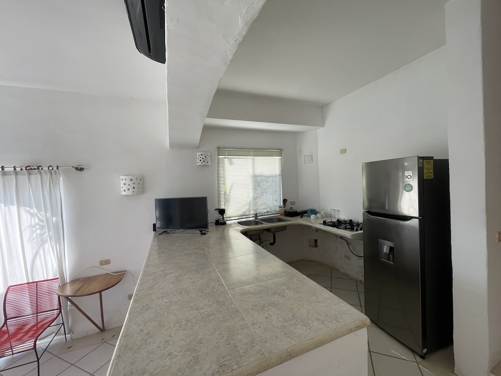 Studio Suite, Kitchenette photo 3