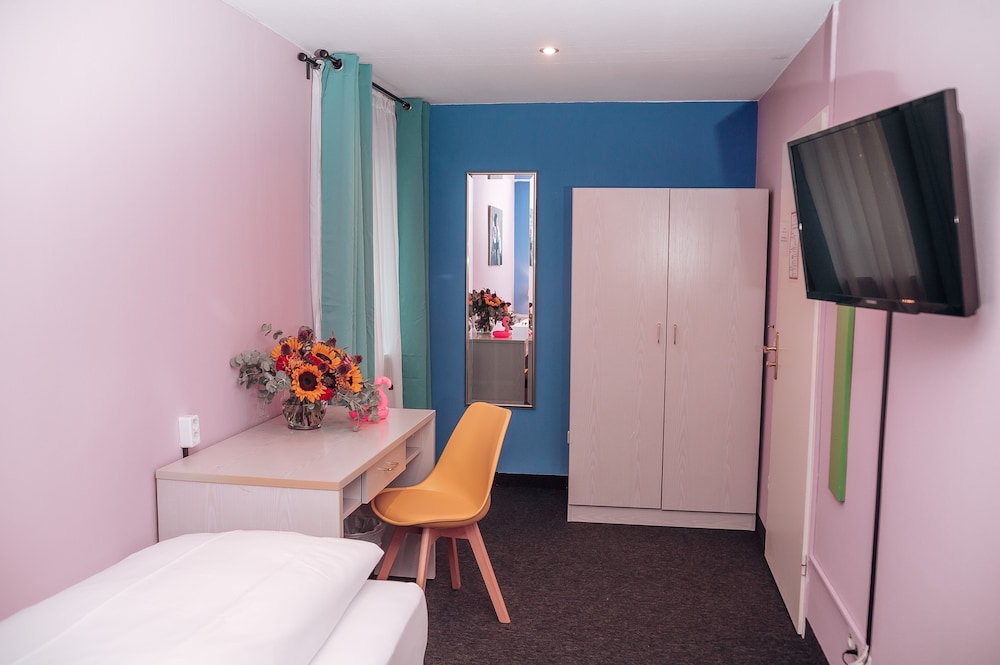 Single Room photo 2