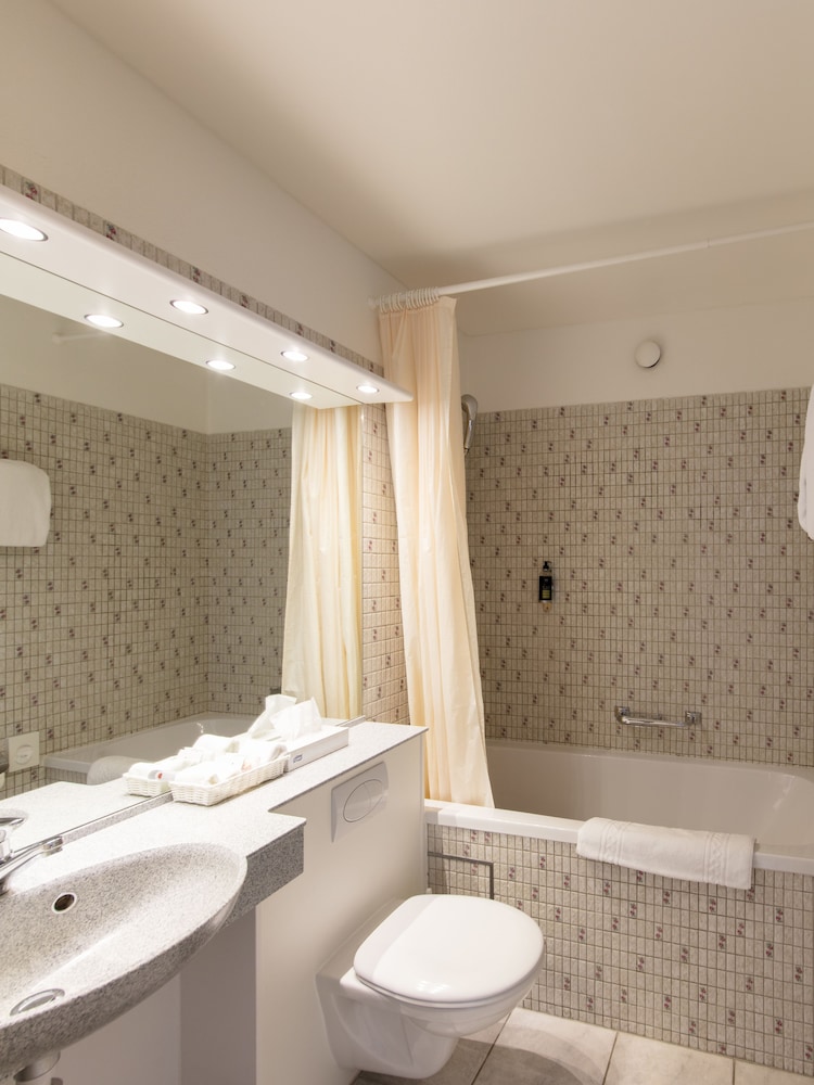 Standard Twin Room - Photo 2
