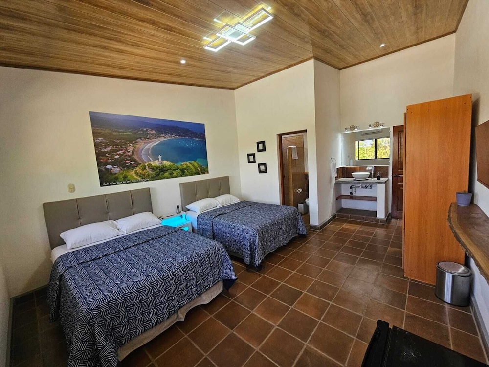Family Quadruple Room, Air conditioning, Mountain View photo 1