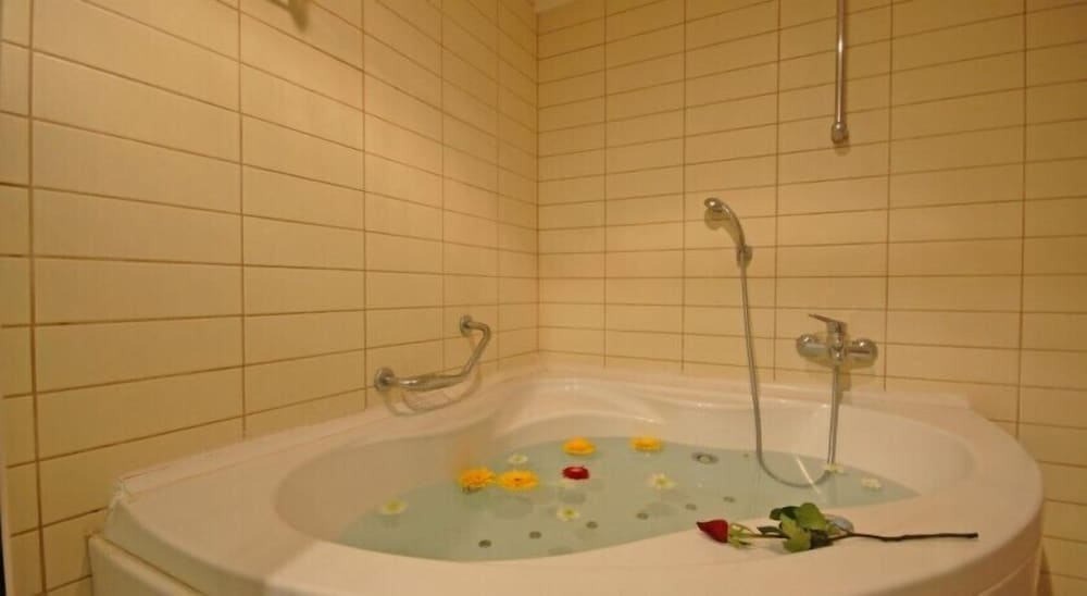 Deluxe Suite photo 2