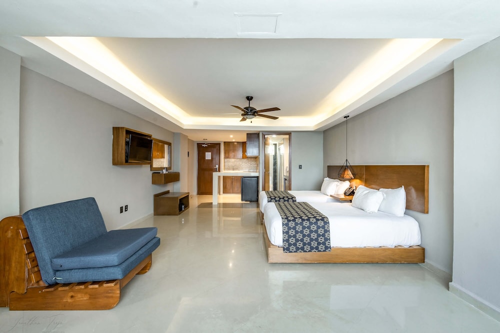 Junior Suite, Hot Tub - Photo 2