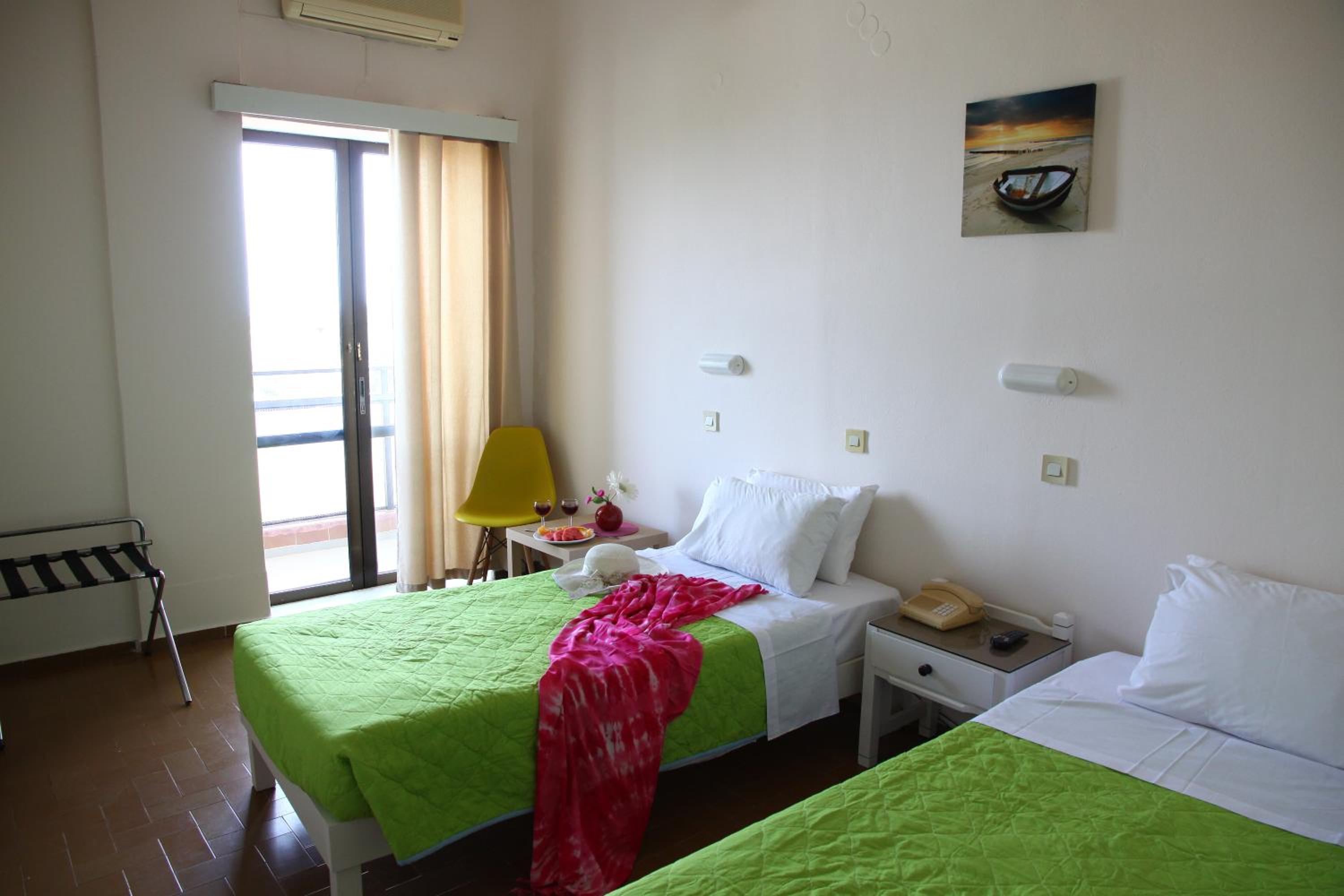 Economy Triple Room photo 1