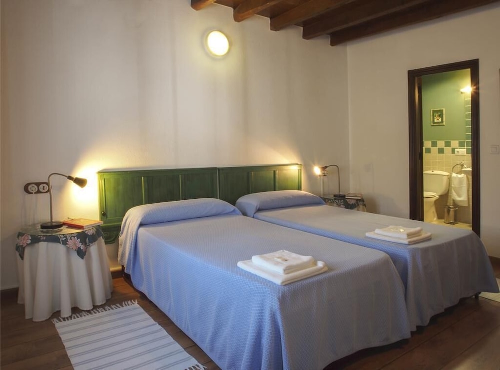Double Room, 2 Twin Beds, Private Bathroom