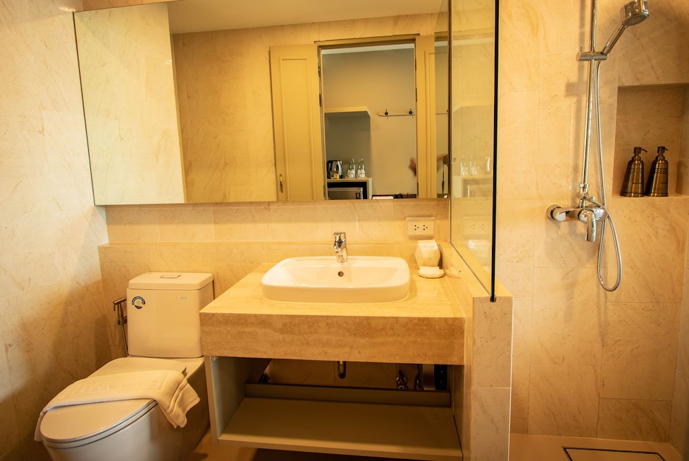 Premier Triple Room - Photo 11