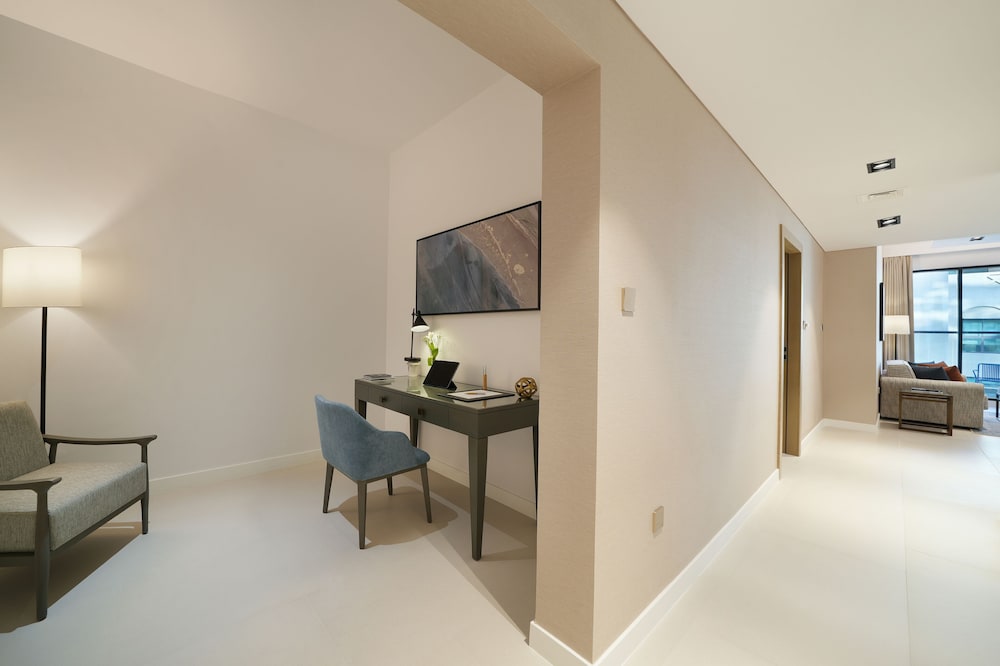 Deluxe One Bedroom Apartment with Balcony and Study