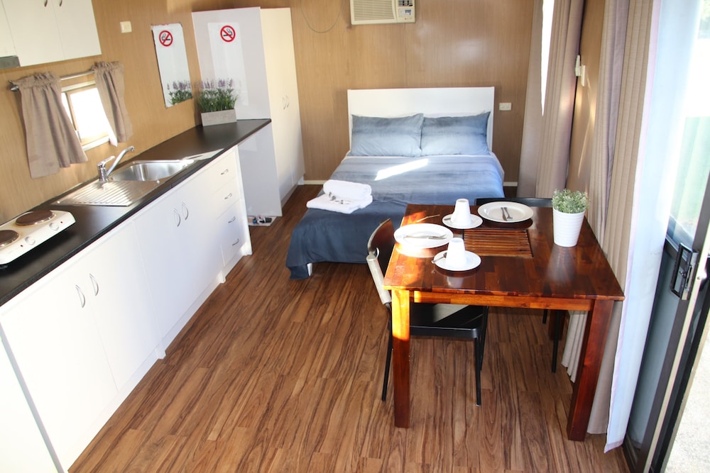Standard Cabin, Shared Bathroom photo 2